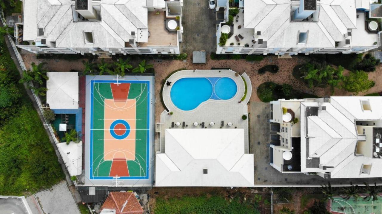 Giardino: Beachfront With Pool And Sports Facilities Florianopolis