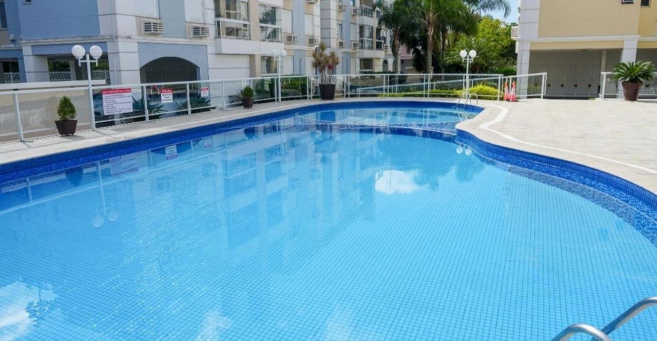 Giardino: Beachfront With Pool And Sports Facilities Apartment Florianopolis