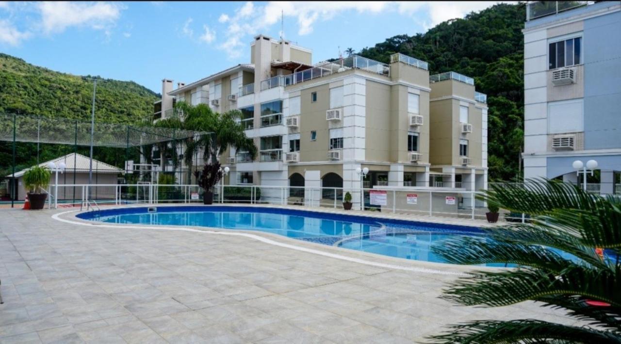Apartment Giardino: Beachfront With Pool And Sports Facilities Florianopolis